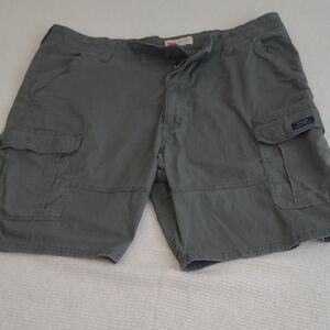Wrangler Shorts Men's Waist 40 Olive Green/Dark Gray Cargo Shorts